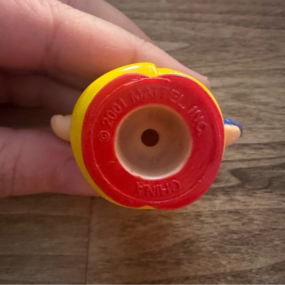 Fischer Price LITTLE PEOPLE MAGGIE Figure 2001 Raincoat Glasses Text Book School - Picture 2 of 8